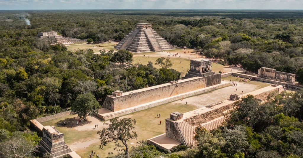 Vista aérea de las ruinas mayas Chichen Itzí .