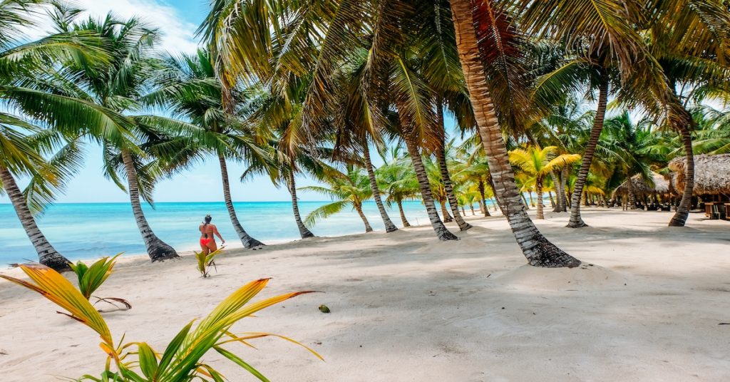 Detalle de playa en Punta Cana (República Dominicana)