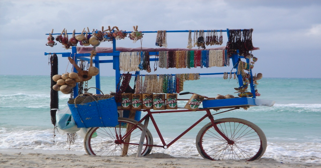 puesto itinerante de recuerdos en República Dominicana en el que debes pagar con pesos dominicanos