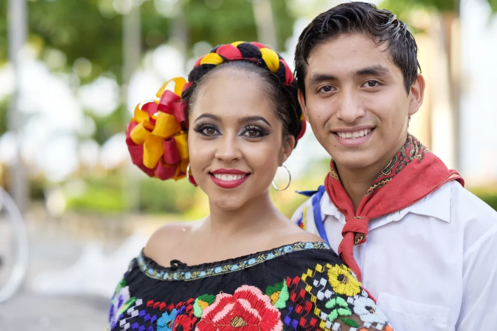 Pareja con la vestimenta tradicional mexicana de Xiutla, Jalisco.