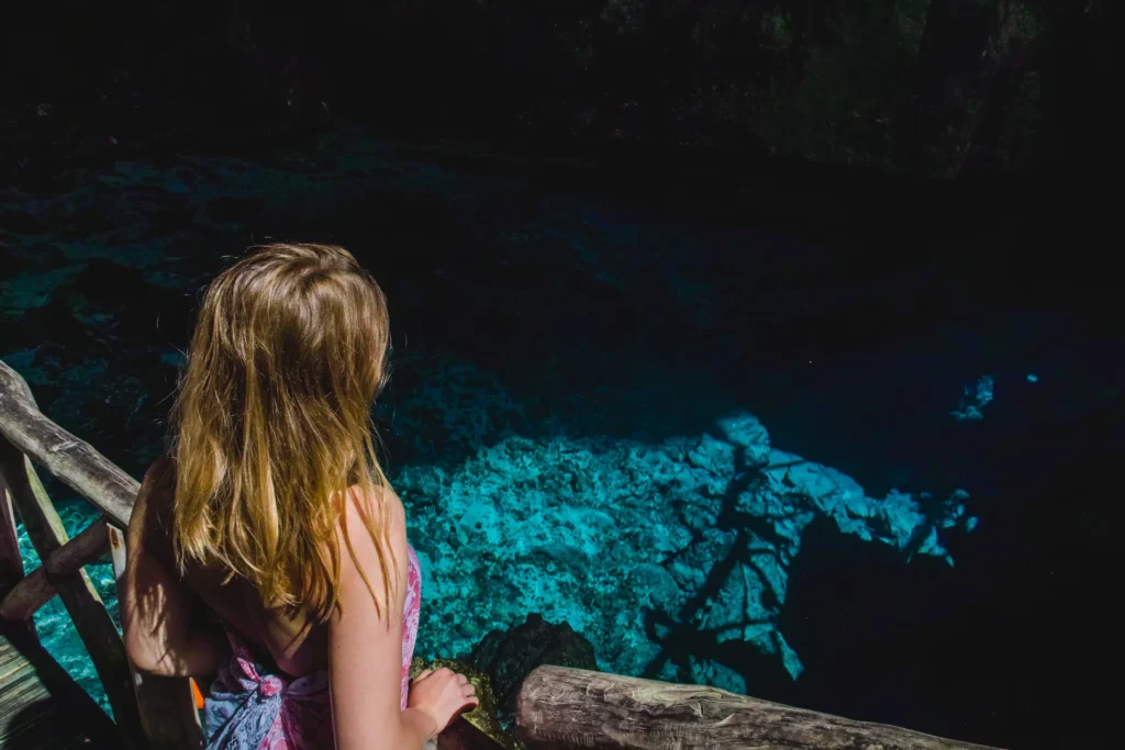 Chica en Hoyo azul de Punta Cana